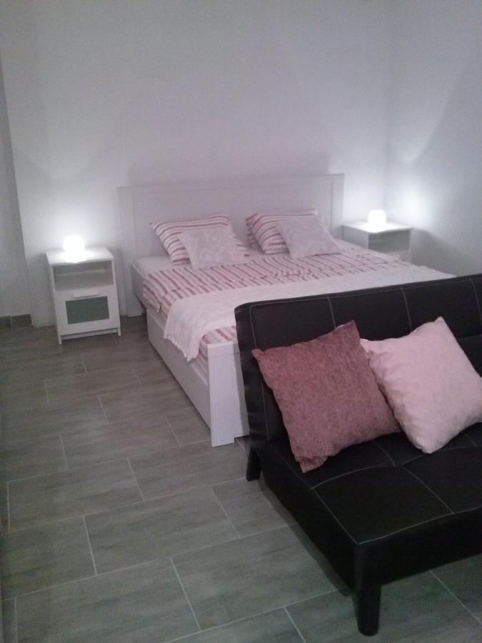Apartments By The Sea Martinscica, Cres - 14334 المظهر الخارجي الصورة